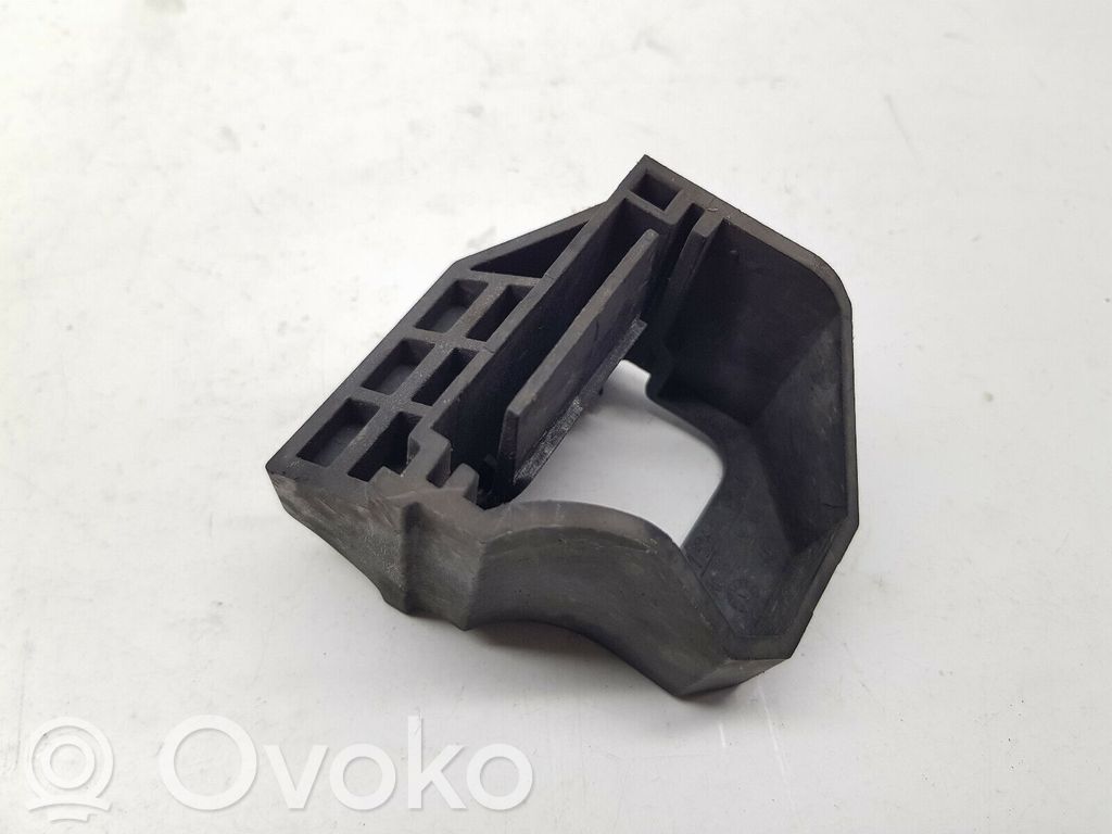 Radiator mount bracket   7526443