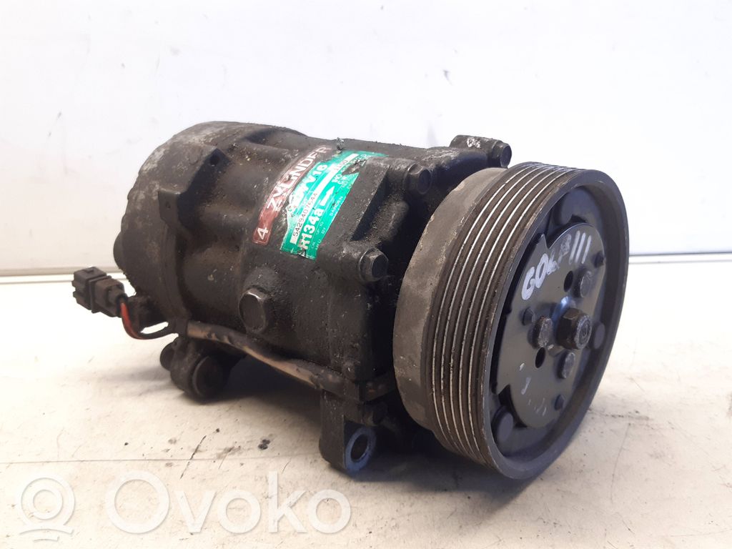 Volkswagen Golf III Kompresor / Sprężarka klimatyzacji A/C 