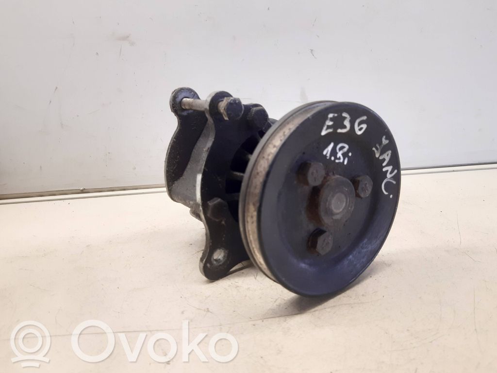 BMW 3 E36 Power steering pump 