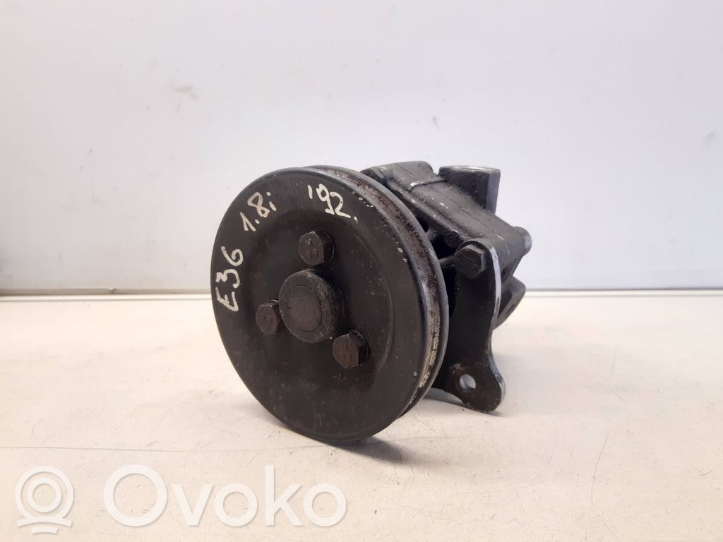 BMW 3 E36 Power steering pump 
