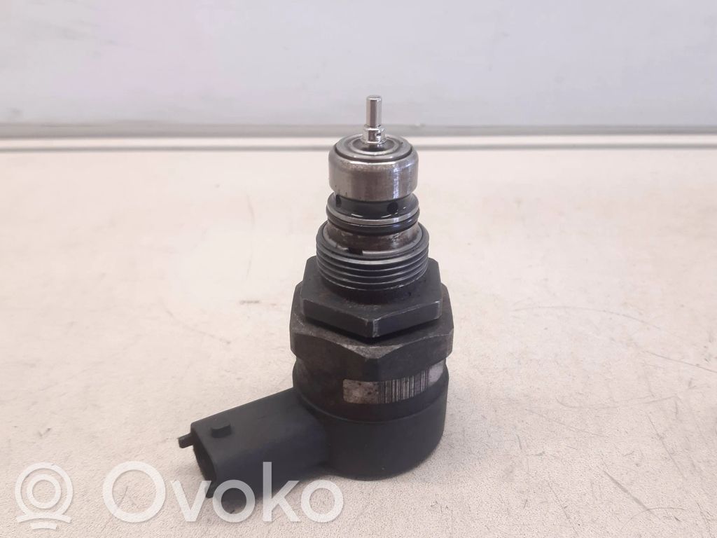 Regulator ciśnienia paliwa   30777576,22589540,0281002712,30750409,353711,LR001470,LR001974