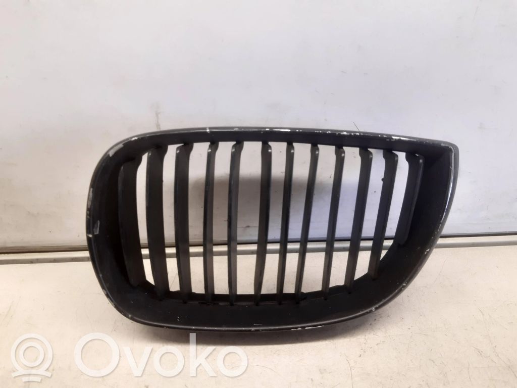 BMW 1 E81 E87 Front bumper upper radiator grill 