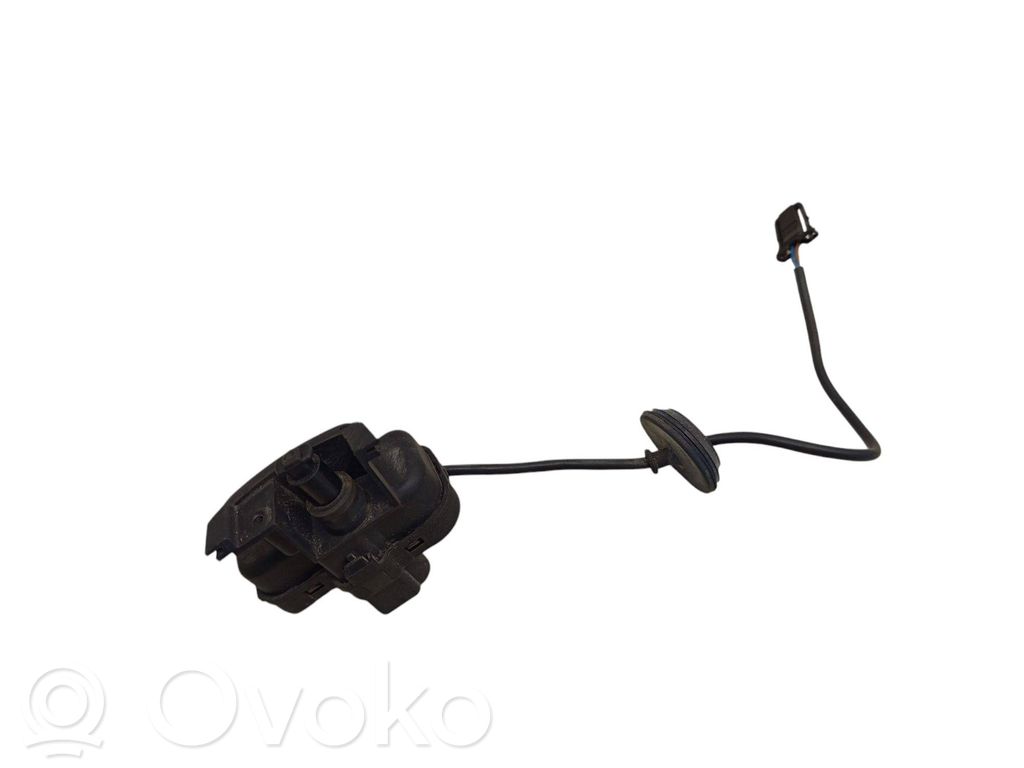 Volkswagen Tiguan Fuel tank cap lock 