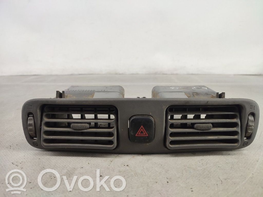 Toyota Corolla E90 Rejilla de ventilación central del panel 