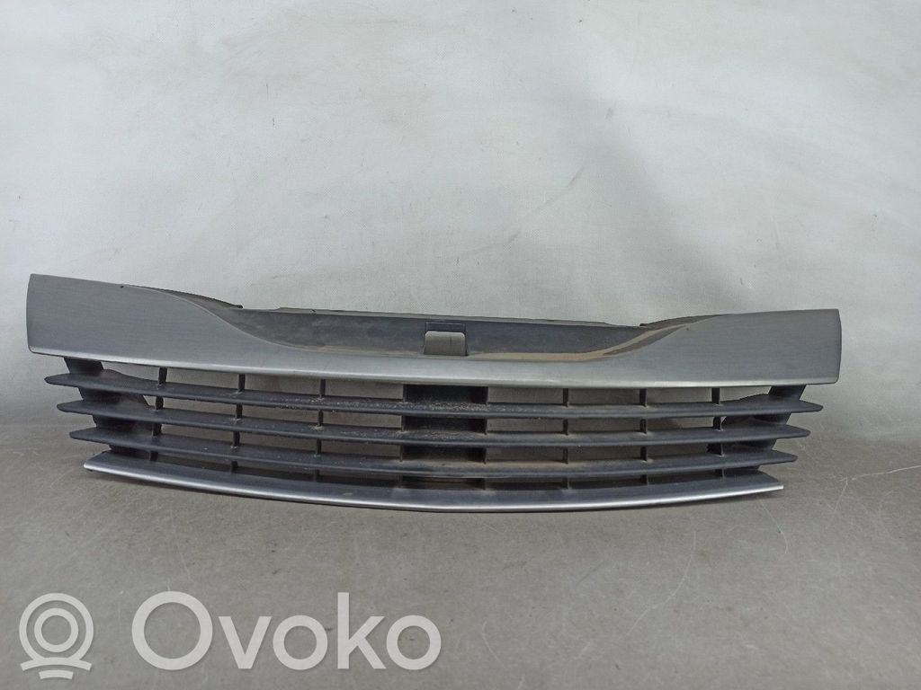 Front grill   8200012581