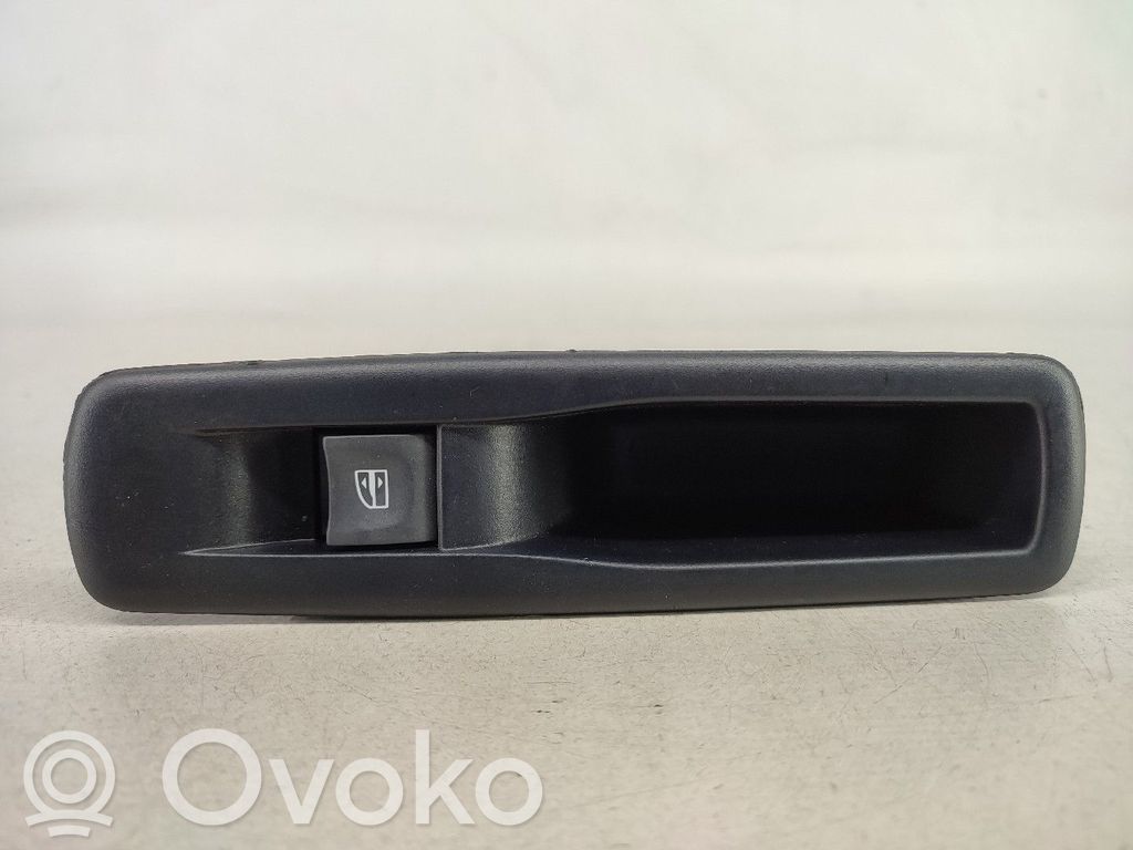 Electric window control switch   829500004R