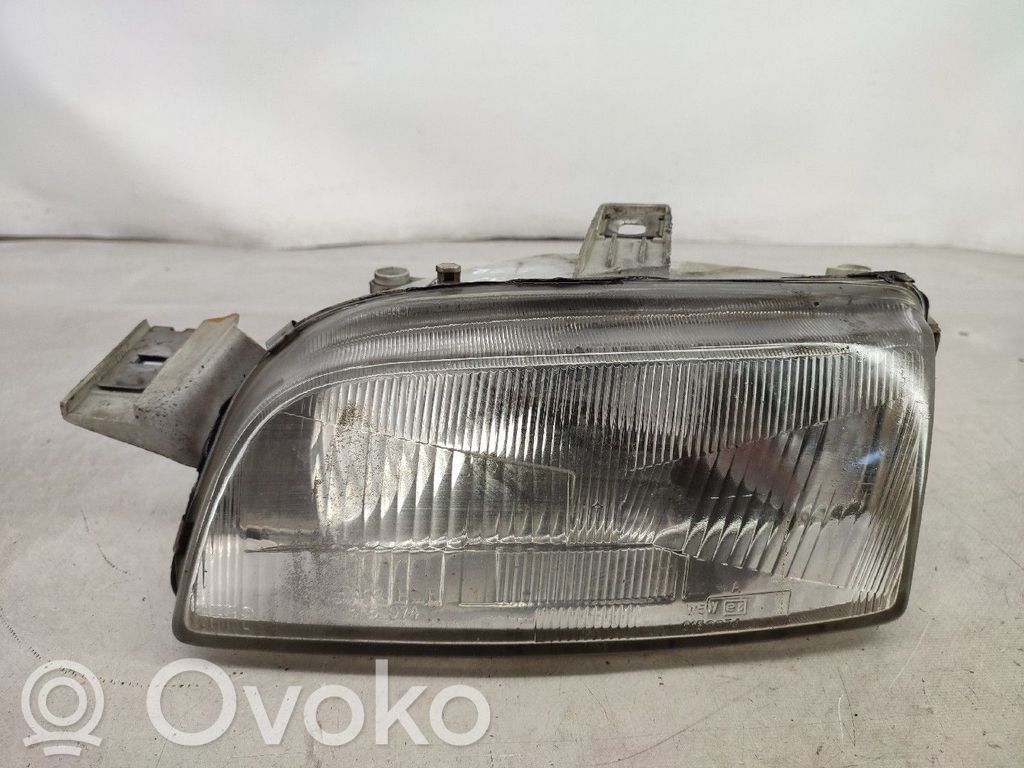 Fiat Punto (176) Lampa przednia 