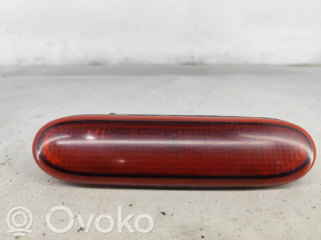 Kolmas/lisäjarruvalo   7700847733