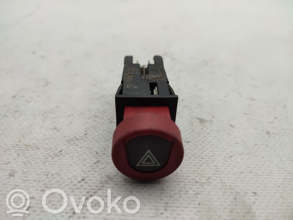 Botón interruptor de luz de peligro