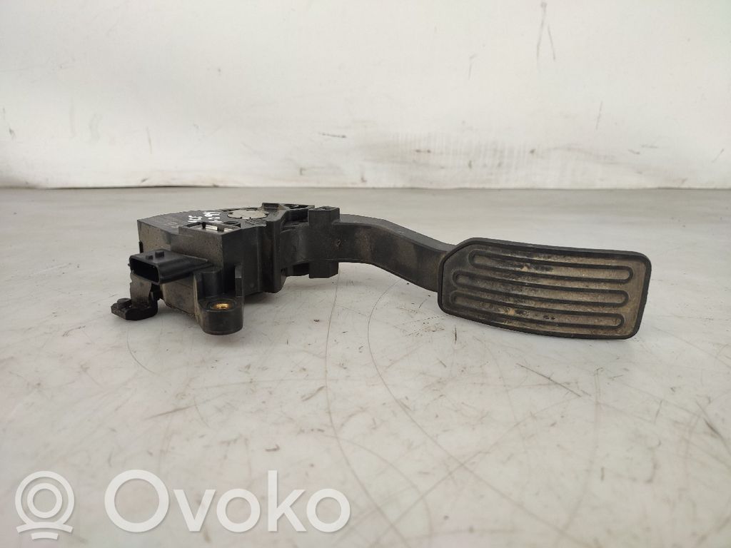 Nissan Juke I F15 Pedał gazu / przyspieszenia