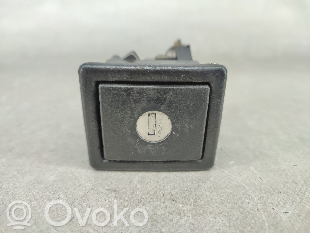 Tailgate lock latch
