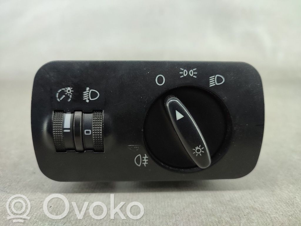 Lichtschalter   1M1941531D