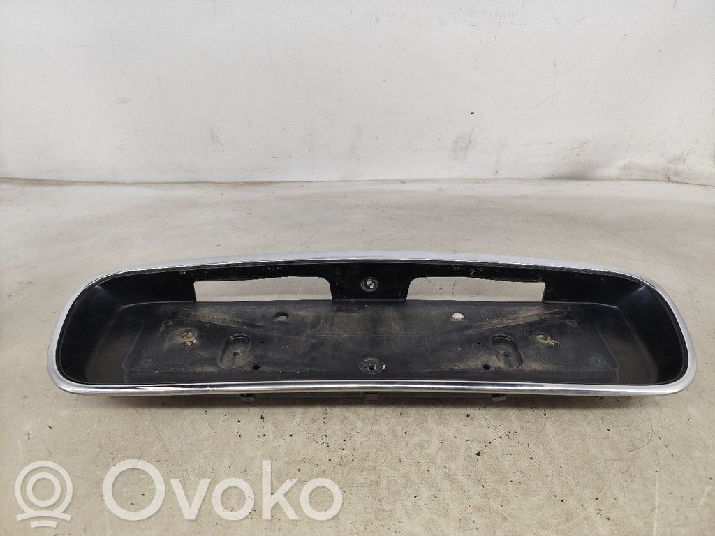 Tailgate/trunk side cover trim   DRC100780
