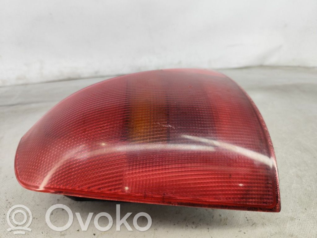 Renault Clio II Feux arrière sur hayon 