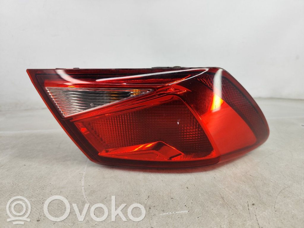 Tailgate rear/tail lights   5F0945095