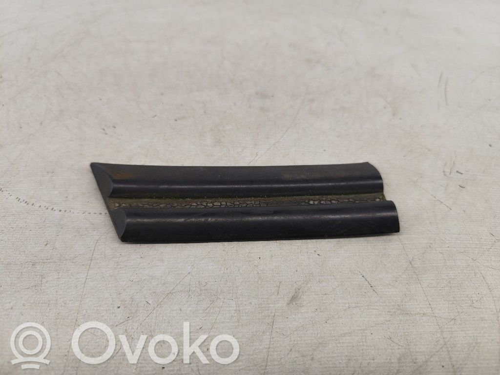 Opel Astra F Moldura de la aleta trasera 