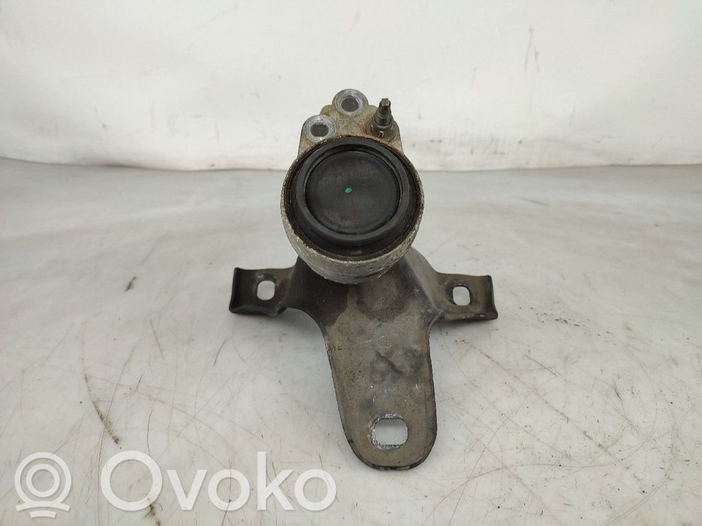 Engine mount bracket   DIREITO