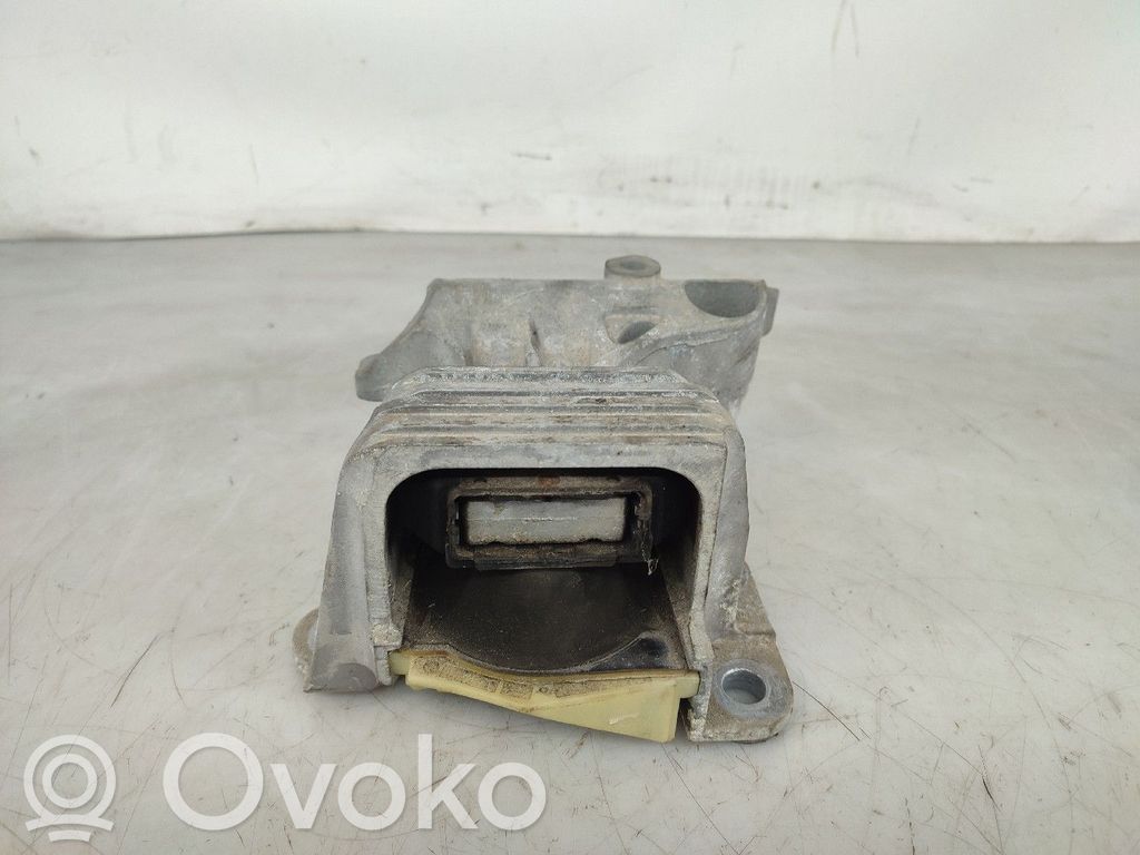 Engine mount bracket   AISI9CU3,326D42
