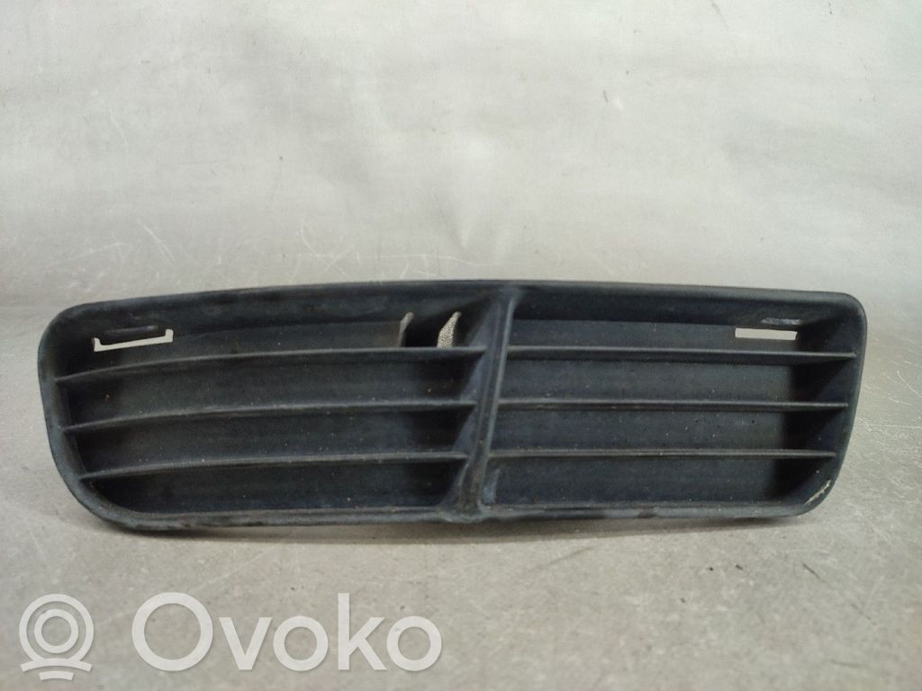 Volkswagen Polo III 6N 6N2 6NF Grilă față 