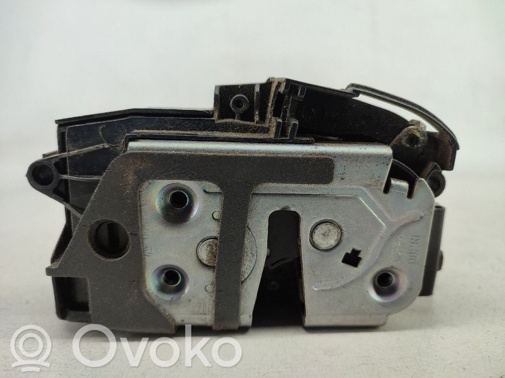 Ford Fiesta Priekšpusē slēdzene 