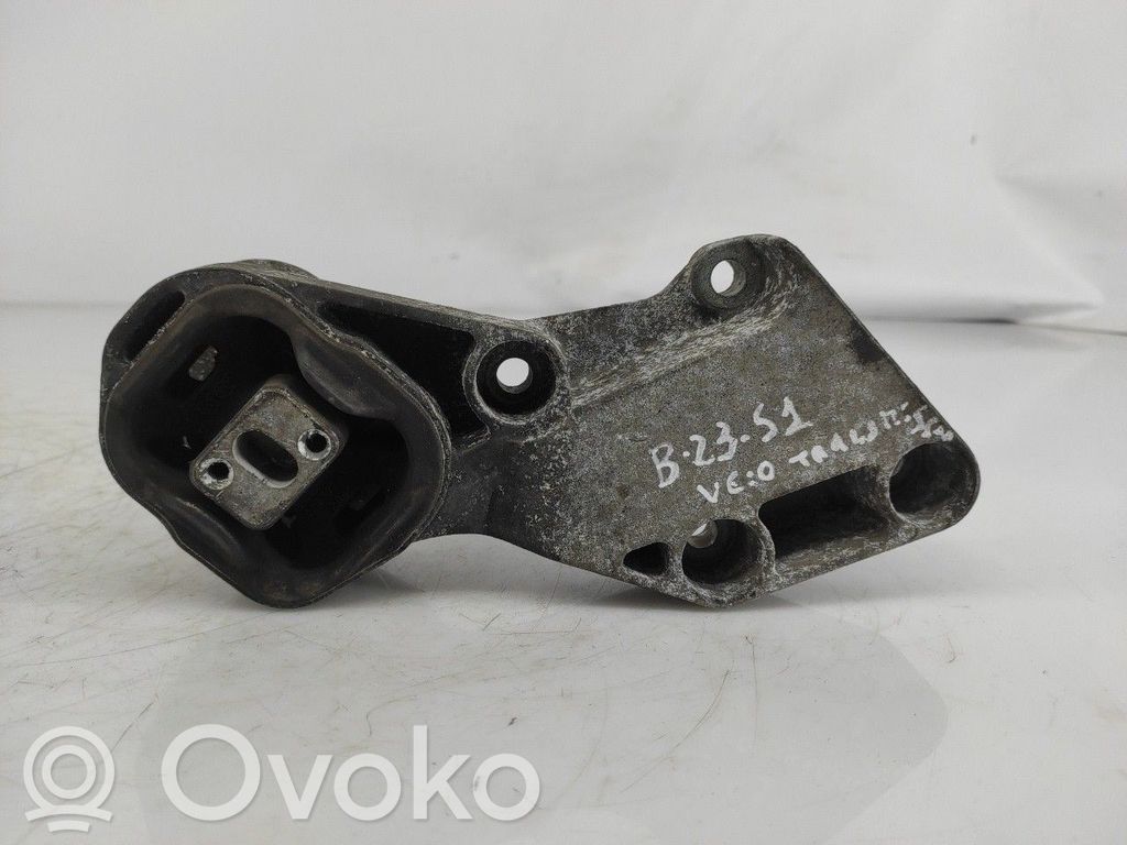 Audi A4 S4 B5 8D Soporte de montaje del motor 