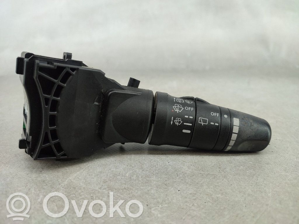 Nissan Almera N16 Pyyhkimen nopeuden kytkin