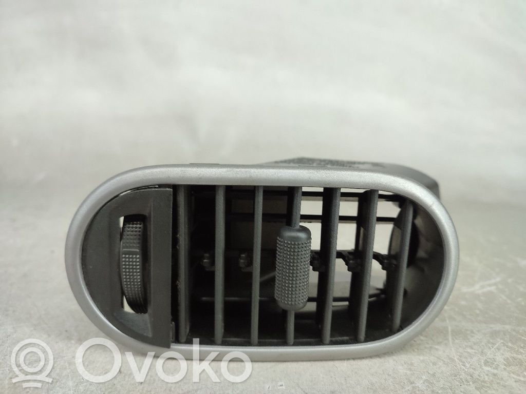 Opel Agila B Dysze / Kratki środkowego nawiewu deski rozdzielczej 