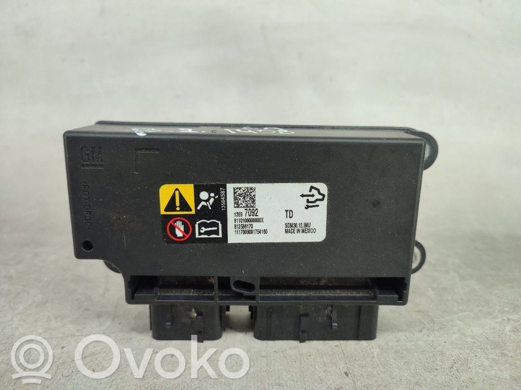 Turvatyynyn ohjainlaite/moduuli   13597092,812586170