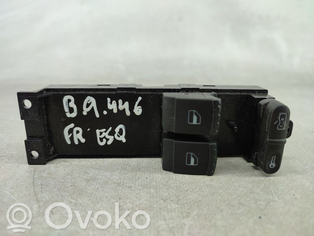 Interruptor del elevalunas eléctrico   1J3959857B