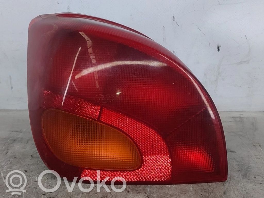 Ford Fiesta Lampă spate în capacul portbagajului 