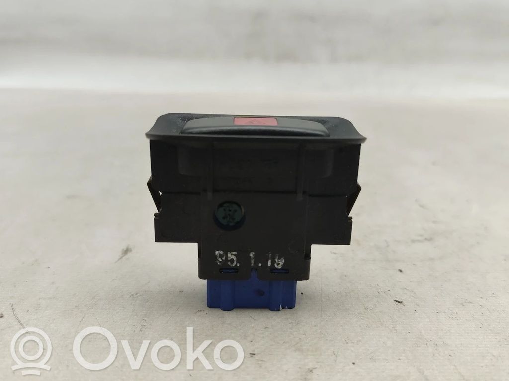 Hazard light switch   M115442