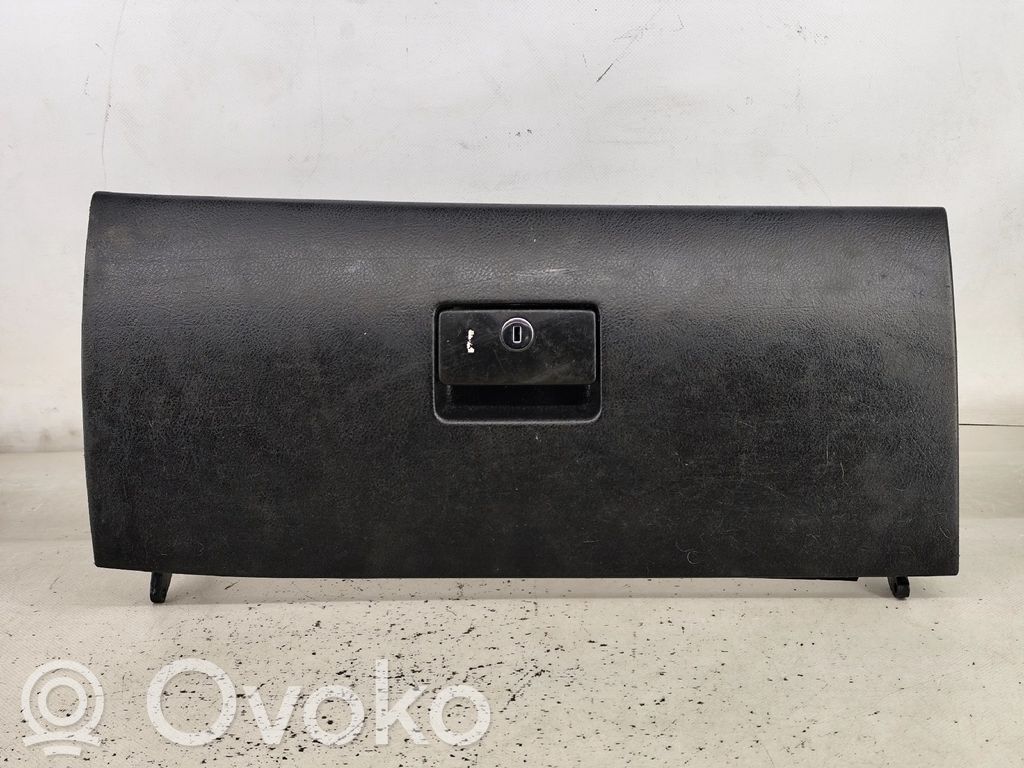 Guantera   1J1858132A