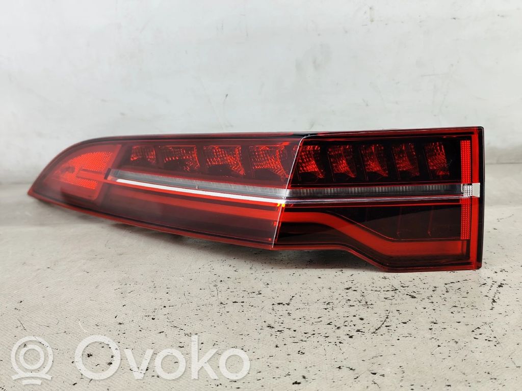 Tailgate rear/tail lights   J9D313405AC