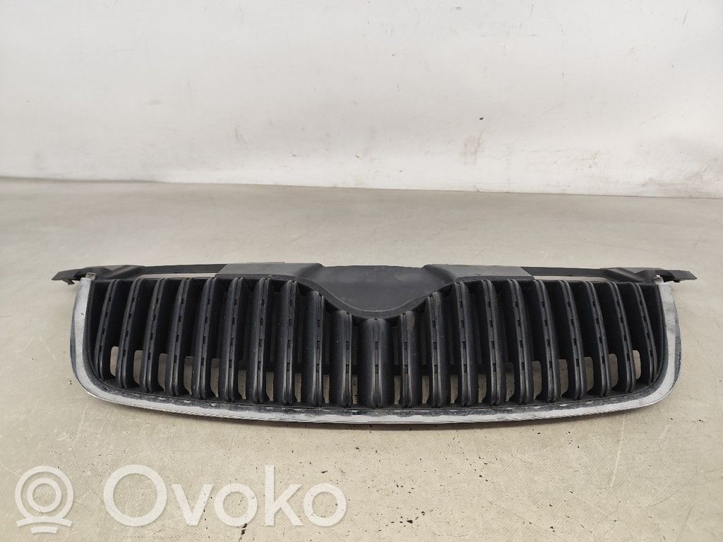 Kühlergrill   5J0853668A