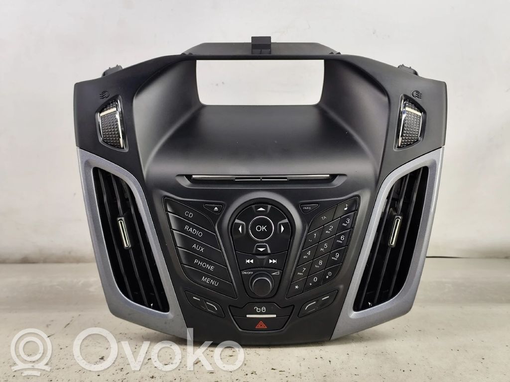 Ford Focus Radio/GPS head unit trim 