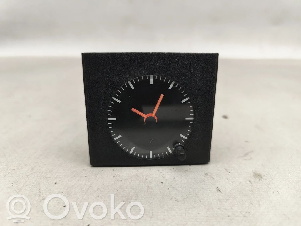 Uhr   3PINOS