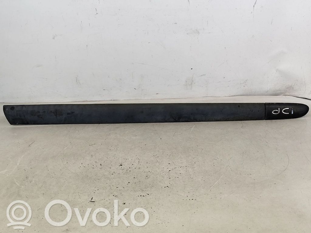 Renault Clio II Listón embellecedor de la puerta delantera (moldura) 