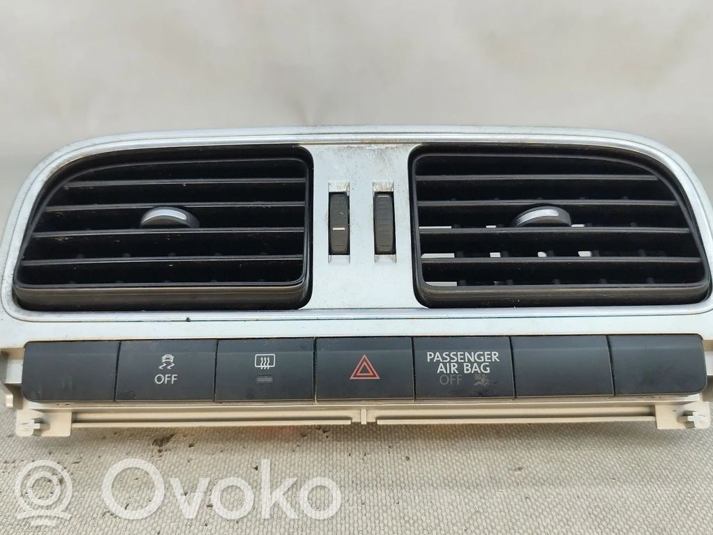 Volkswagen Polo V 6R Dash center air vent grill 
