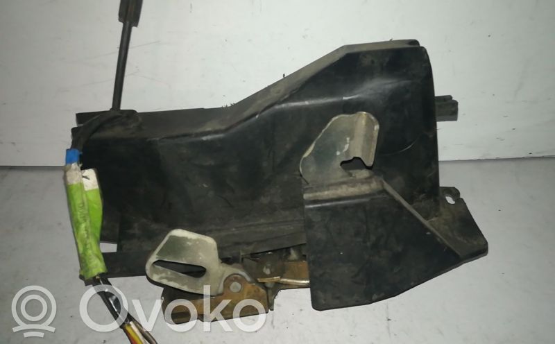 Priekšpusē slēdzene   92ABA21813CB,92ABA21813CB
