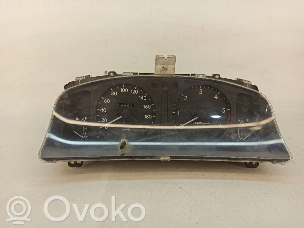Toyota Corolla Verso E110 Spidometrs (instrumentu panelī) 