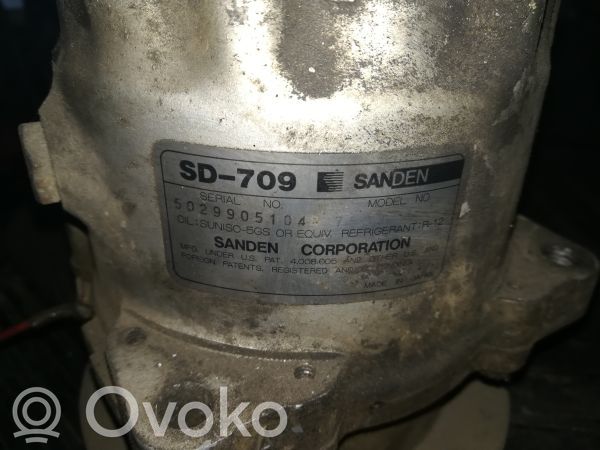 Air conditioning (A/C) compressor (pump)   SD709,7533