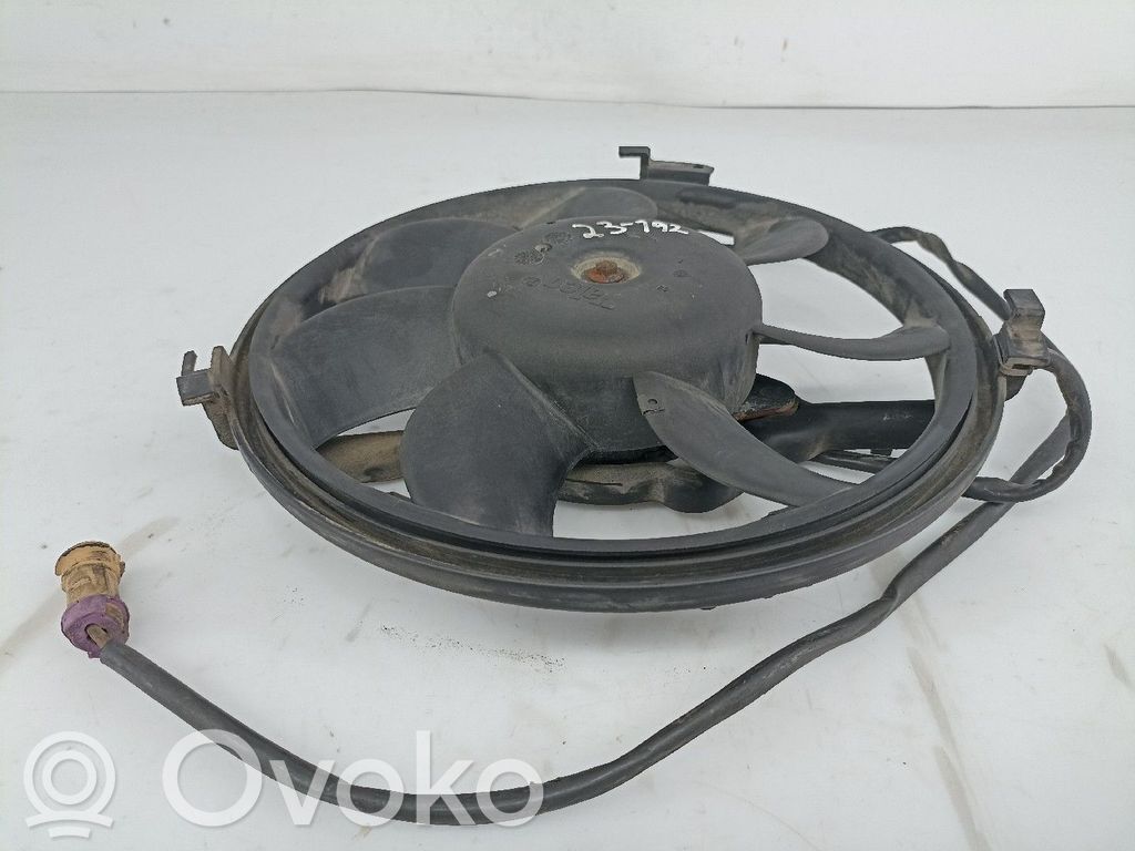 Audi A4 S4 B5 8D Ventilatore di raffreddamento elettrico del radiatore 