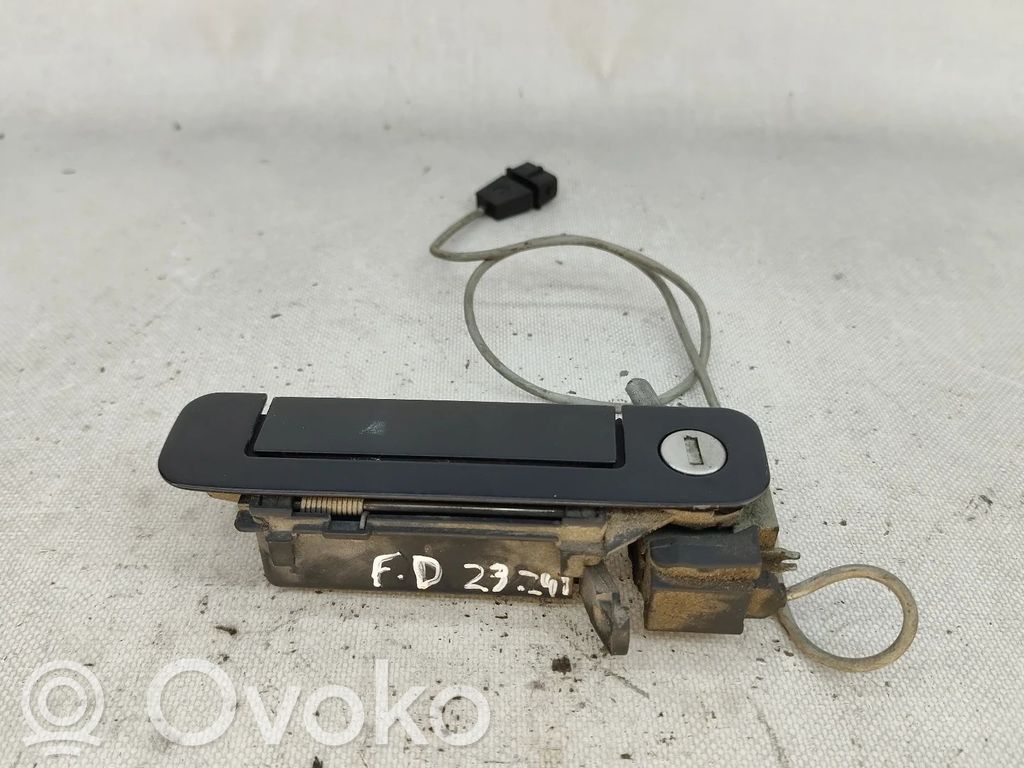 Etuoven ulkokahva   4A0837206,8D0837208A