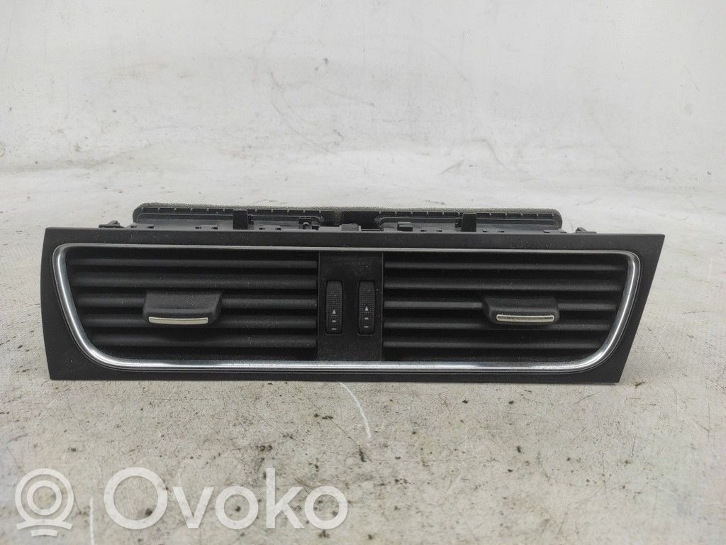 Rejilla de ventilación central del panel   8T2820951B