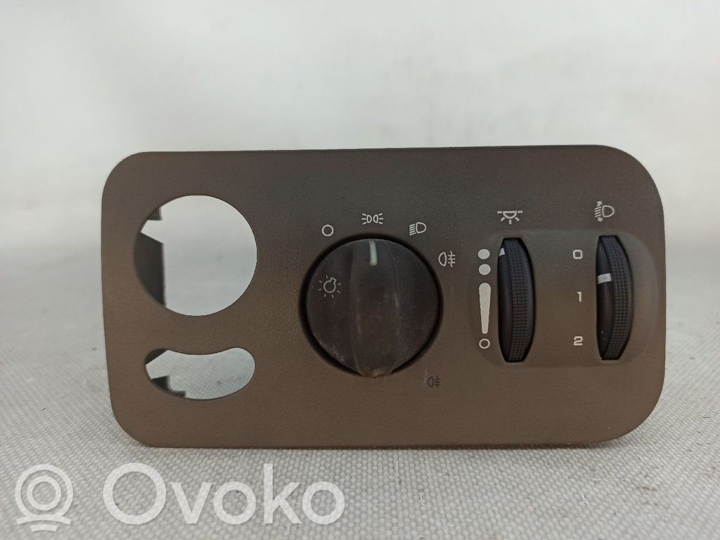 Light switch   746746083