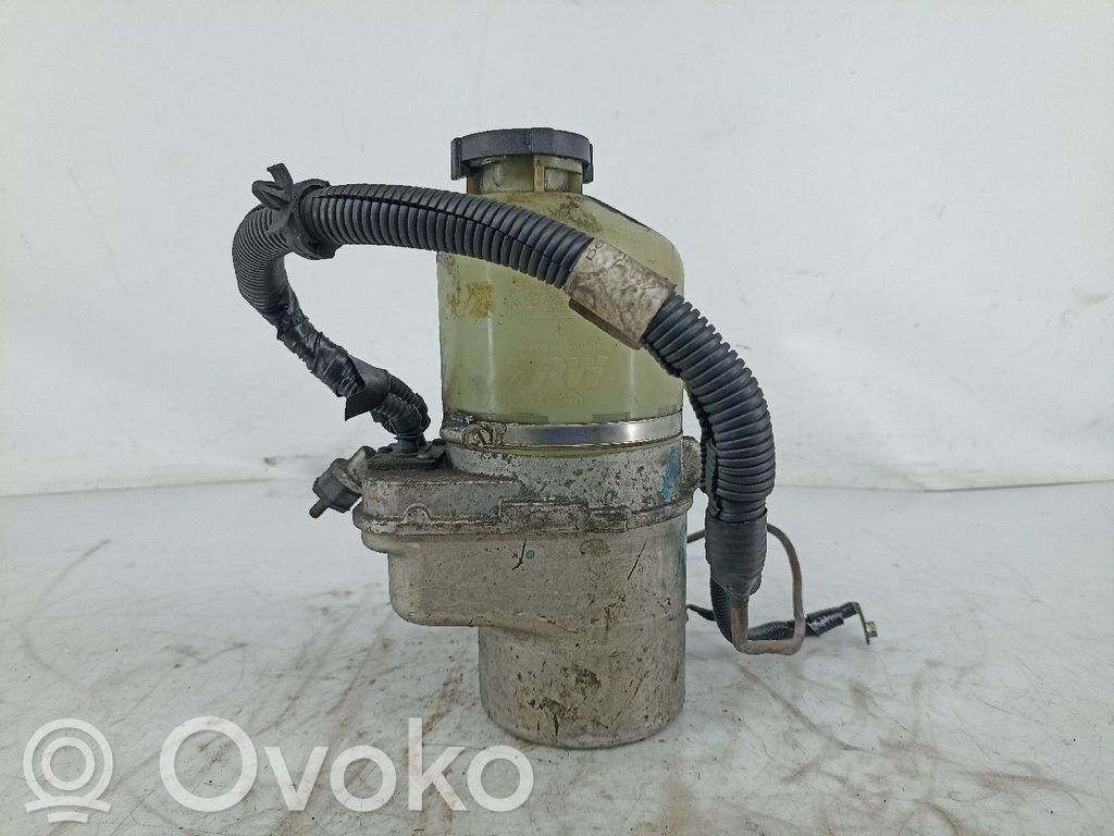 Ohjaustehostimen pumppu   M231215875J
