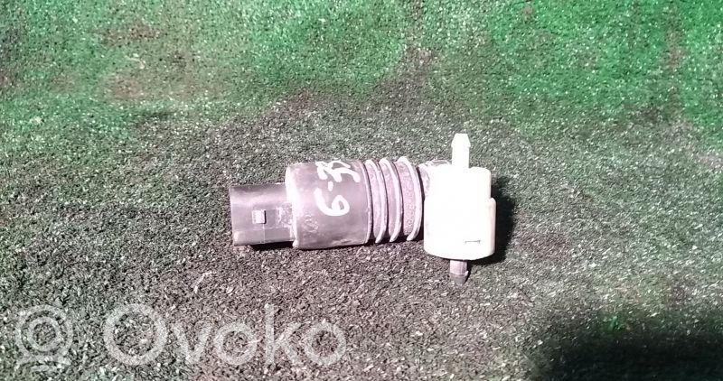 Volkswagen Golf IV Windscreen/windshield washer pump 