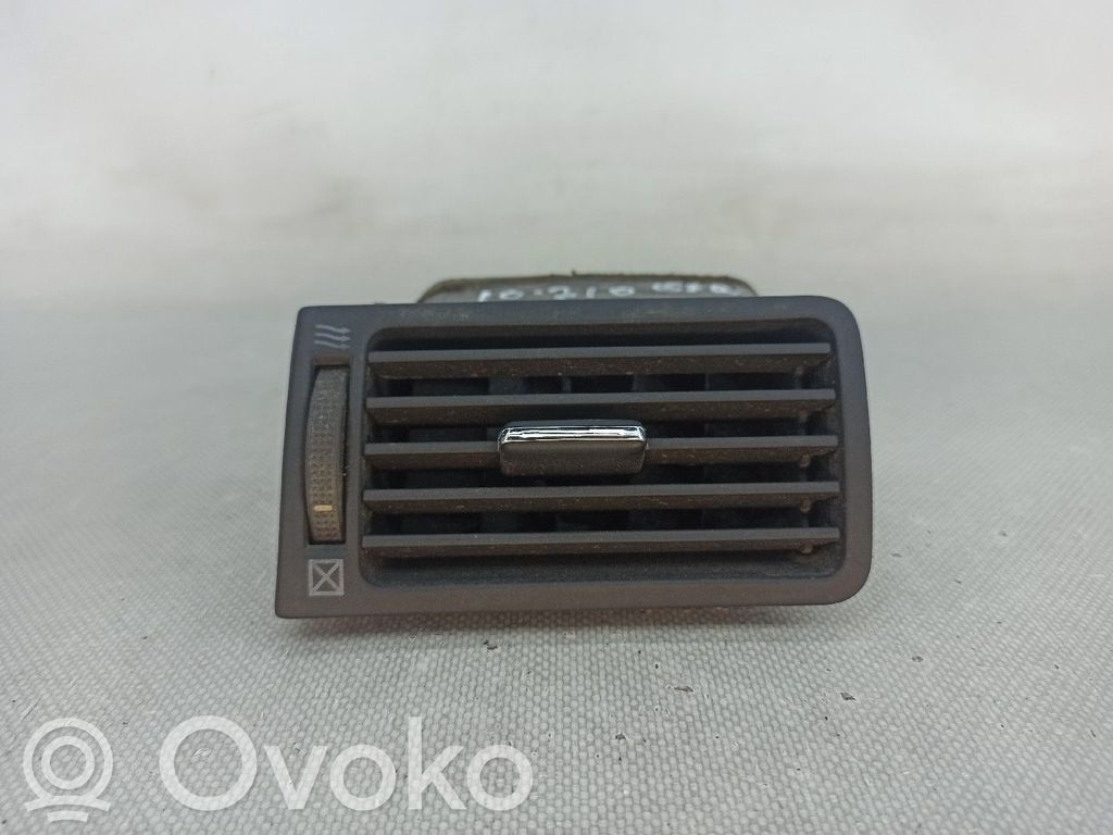 Toyota Corolla Verso E121 Grille d'aération centrale