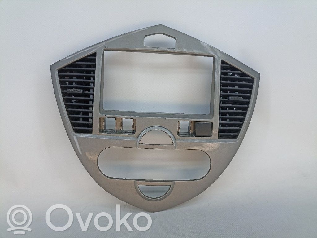 KIA Carens II Konsola środkowa / Radio / GPS 