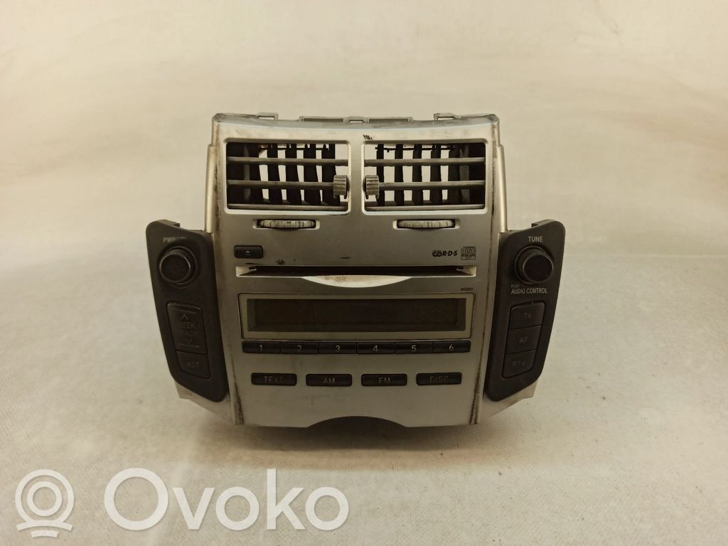 Toyota Yaris Panel / Radioodtwarzacz CD/DVD/GPS 